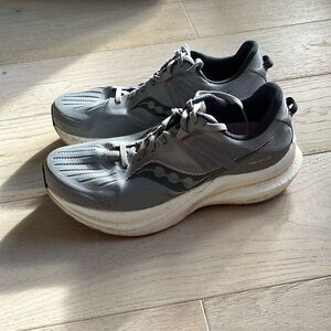 Saucony Tempus Women's 9.5 wide